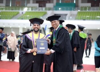 قصة أول مزرعة الدجاج يديرها ذو الإعاقة في العالم