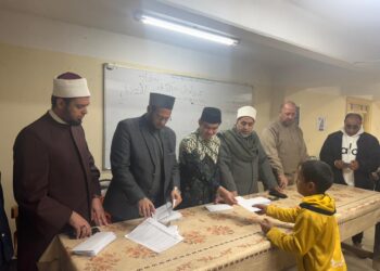 قصة أول مزرعة الدجاج يديرها ذو الإعاقة في العالم