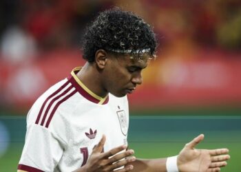 لامين يامال يدين الهتافات المعادية للإسلام في مباراة إسبانيا ومصر